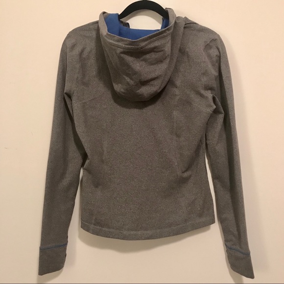 LAST CHANCE - A&F Activewear - Hooded Sweater - Picture 2 of 5